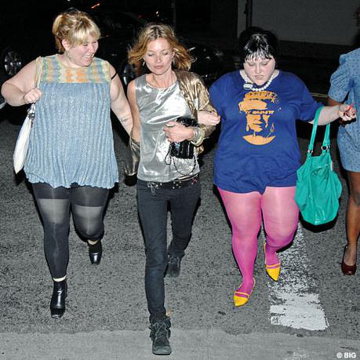 Фото толстушек на улицах россии