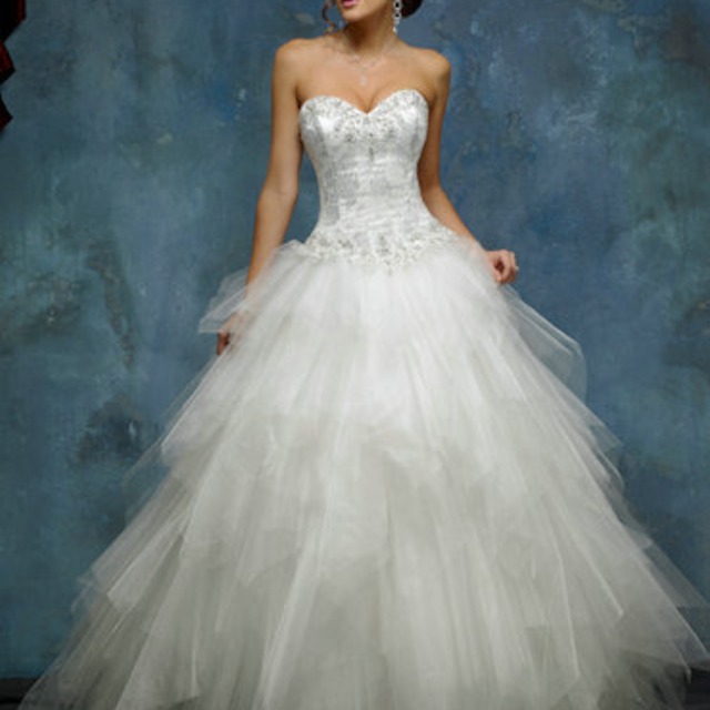 How To Make Your Wedding Dress Your Own