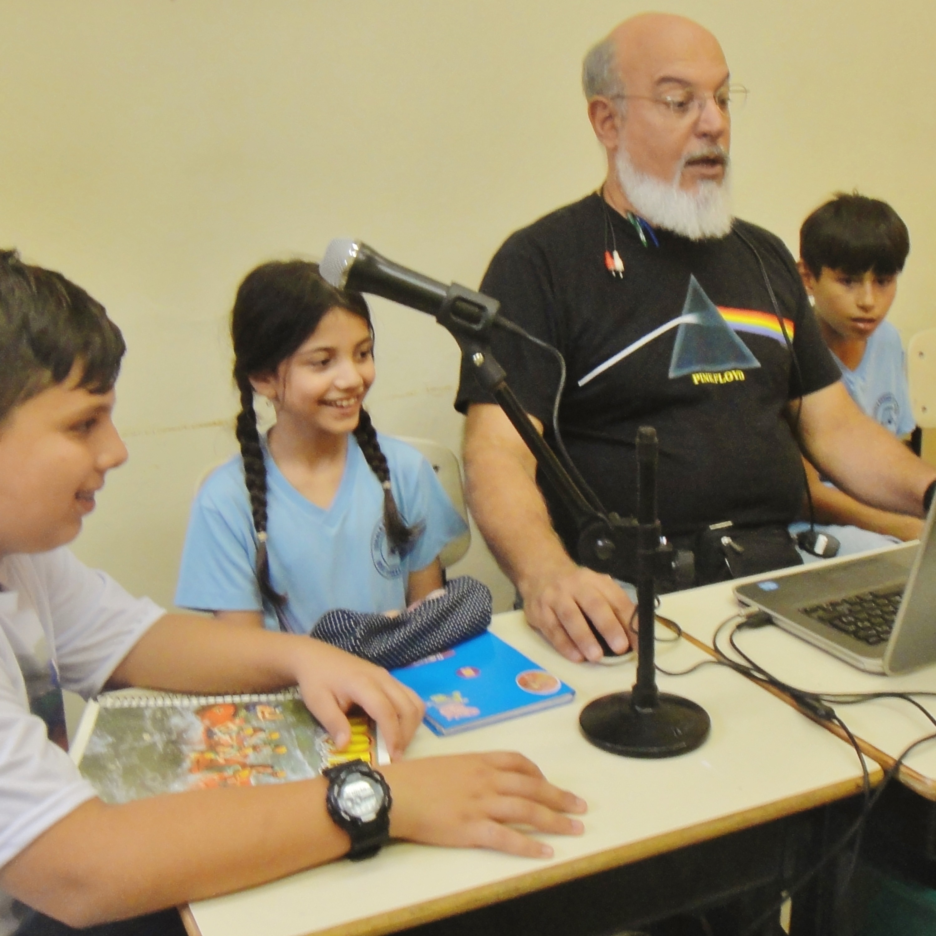 Rádios Escola: A Voz da Galera