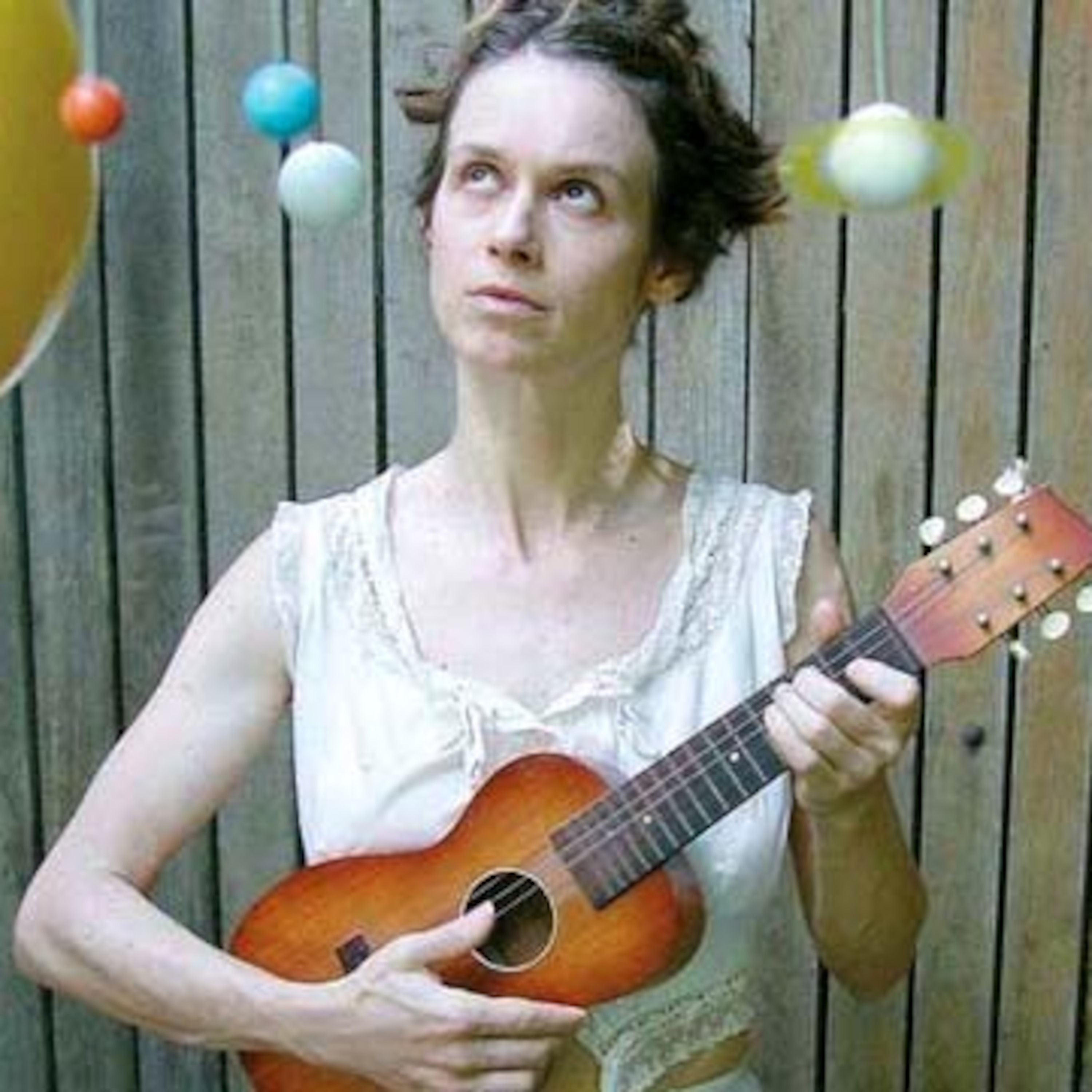 la chica de los audifonos presenta...