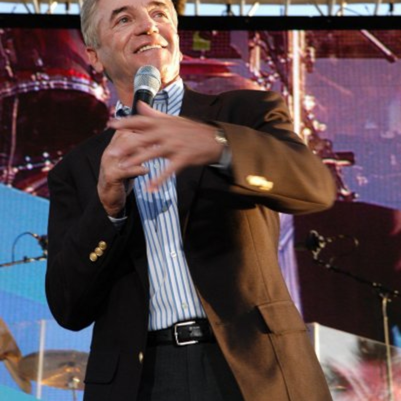 Comedian Tom Dreesen calls the (Let's Be Frank Show)