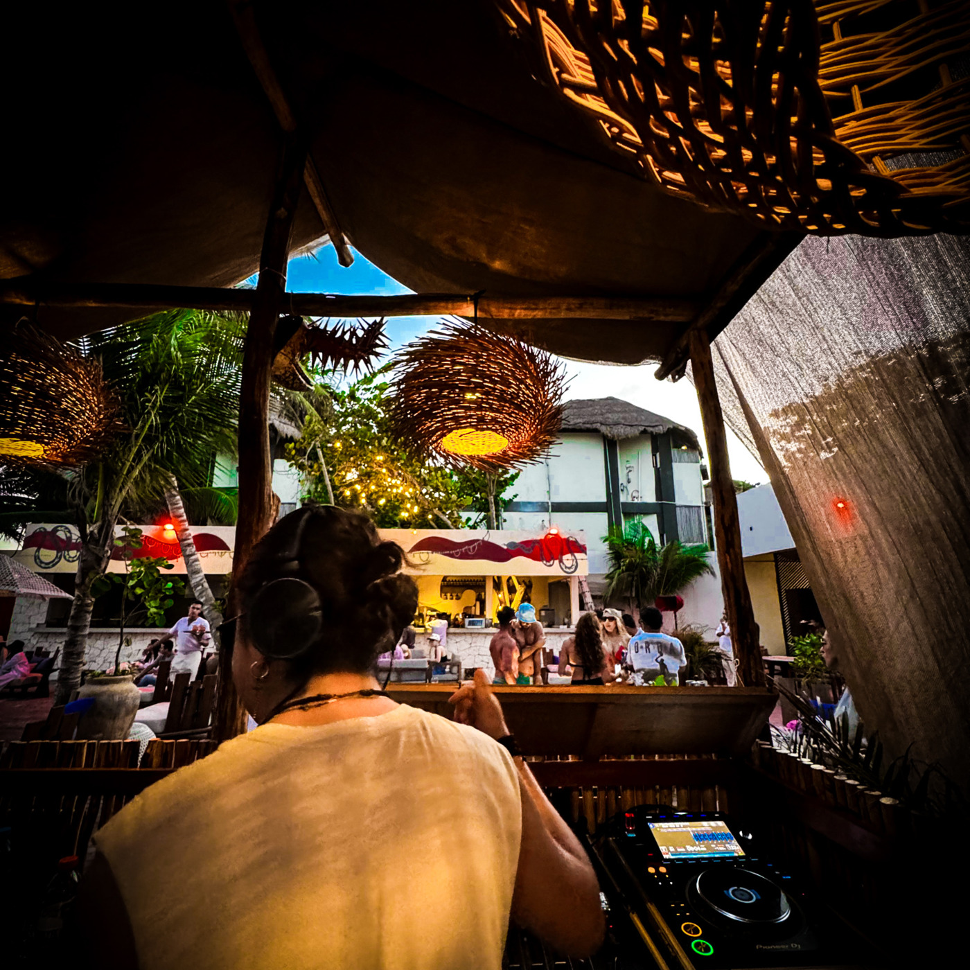 Live dj sets by Ji PAUL