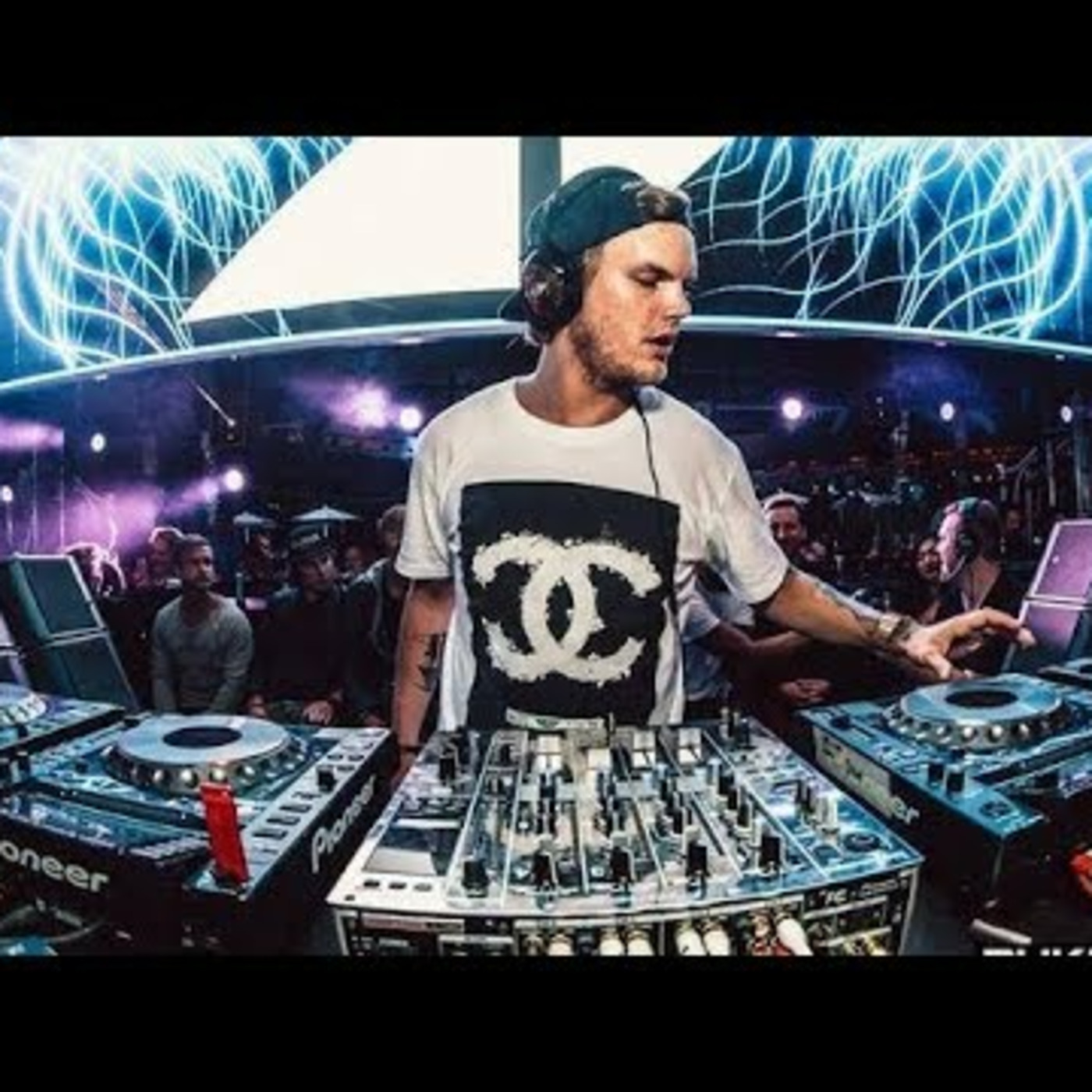 IN MEMORY OF AVICII ESSENTIAL MIX (CANALE)