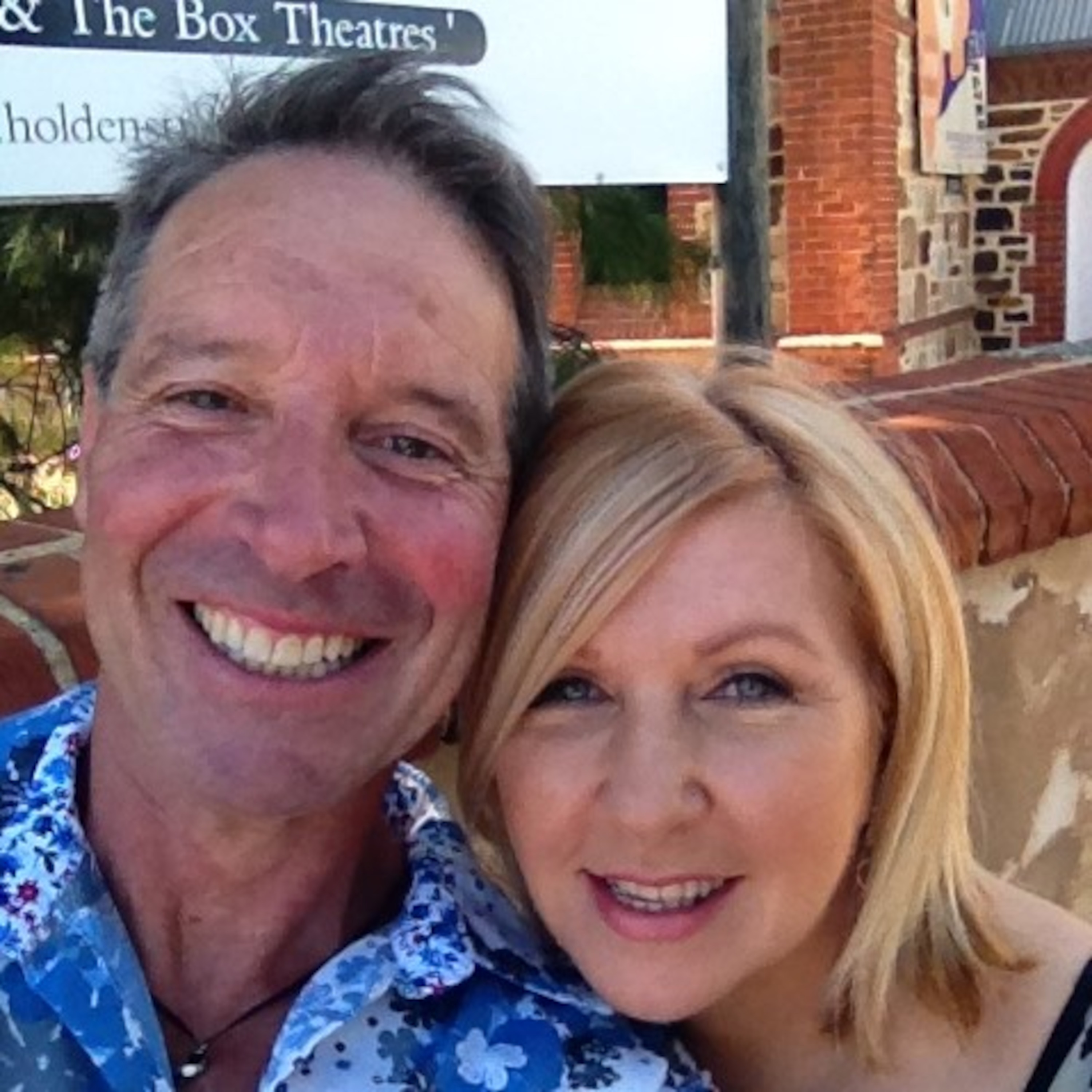 Evie \'n Lee - FRIENDS WITHOUT BENEFITS