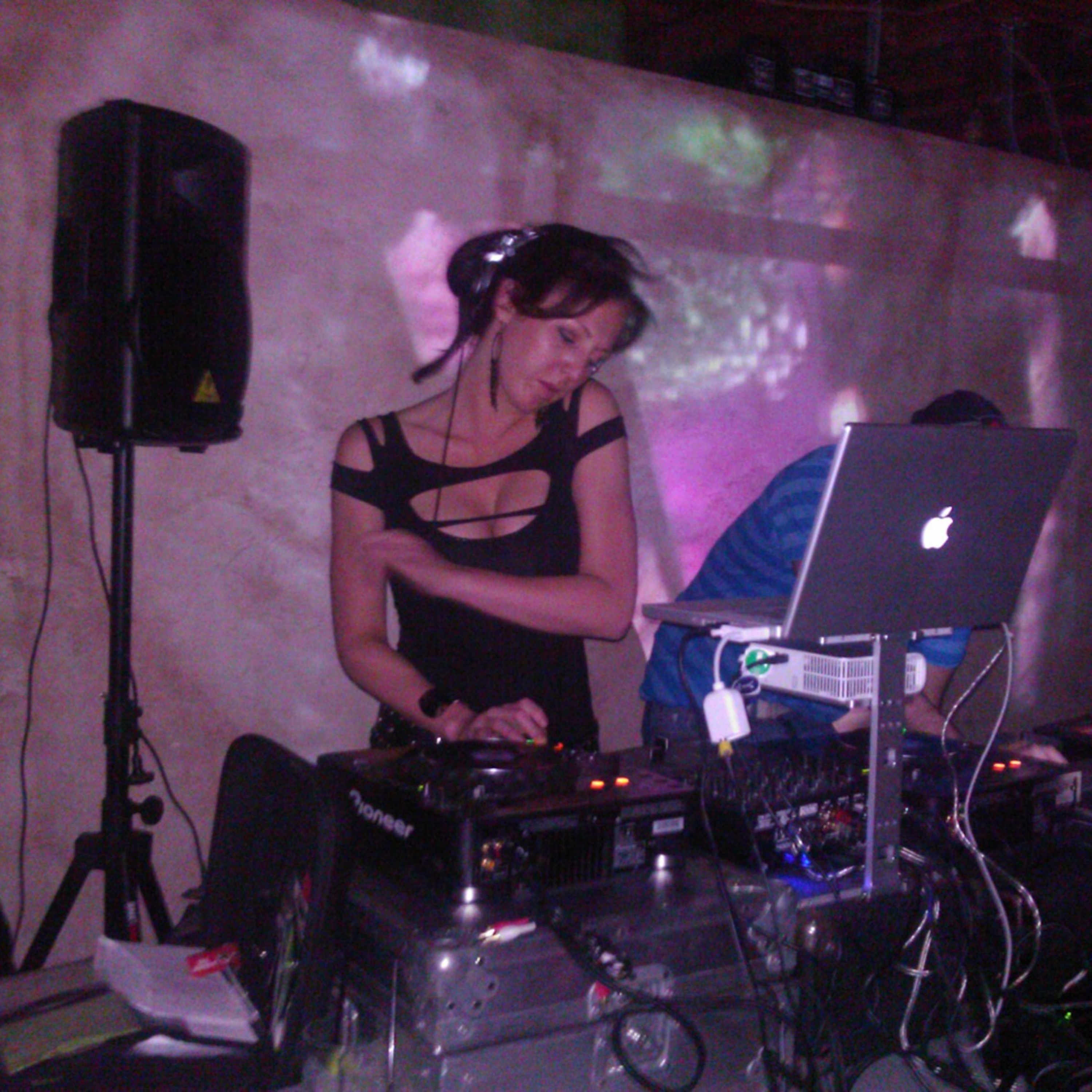 JUST ME AND MY HEADPHONES PODCAST LIVE WITH DJ LINDSEY BELL
