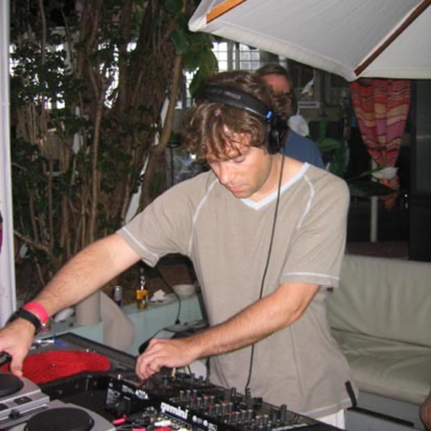 Frying Pan on Proton Radio (07-14-05) - Part 1-Tyler Stadius