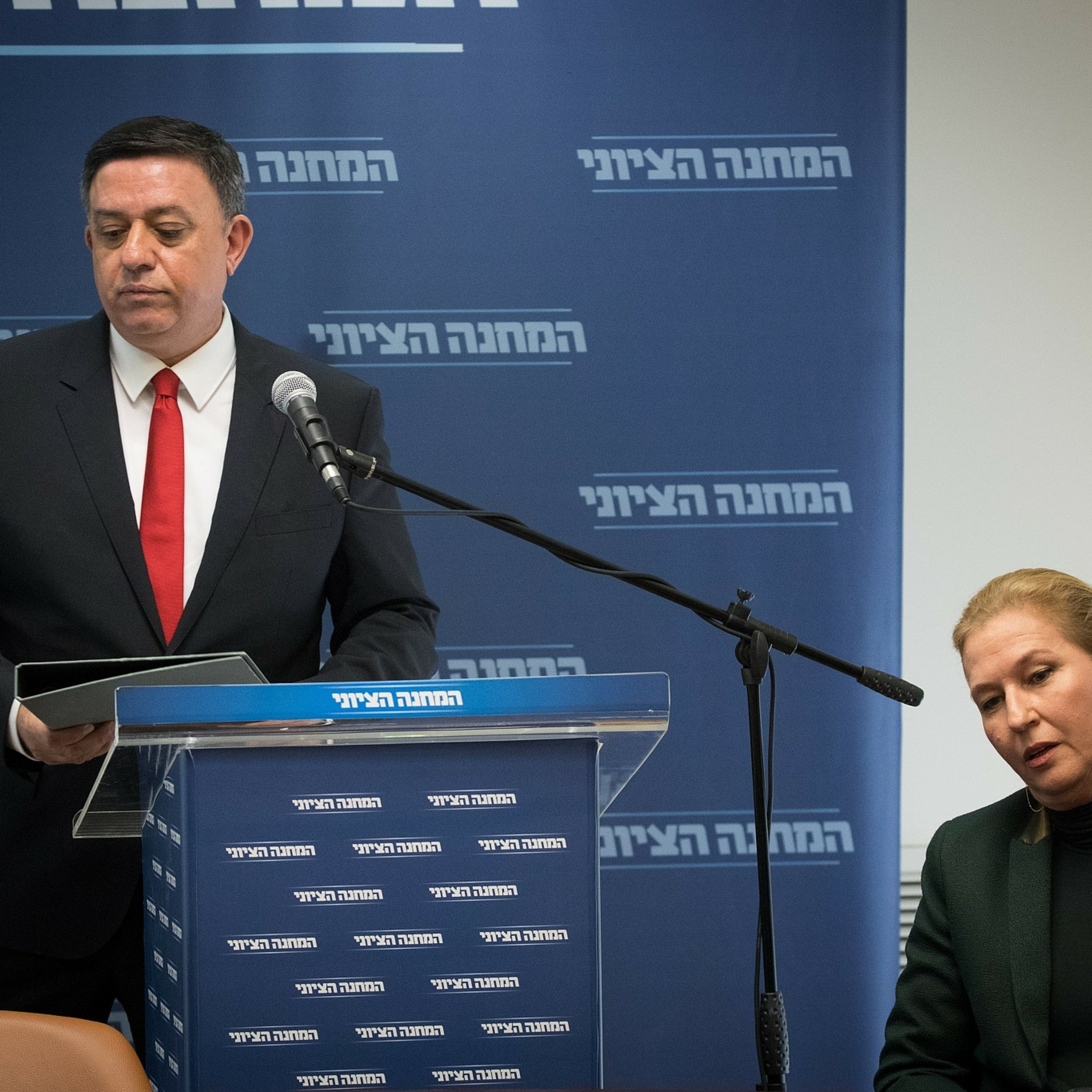 Leon Bubis\' Podcast- the Schmooze