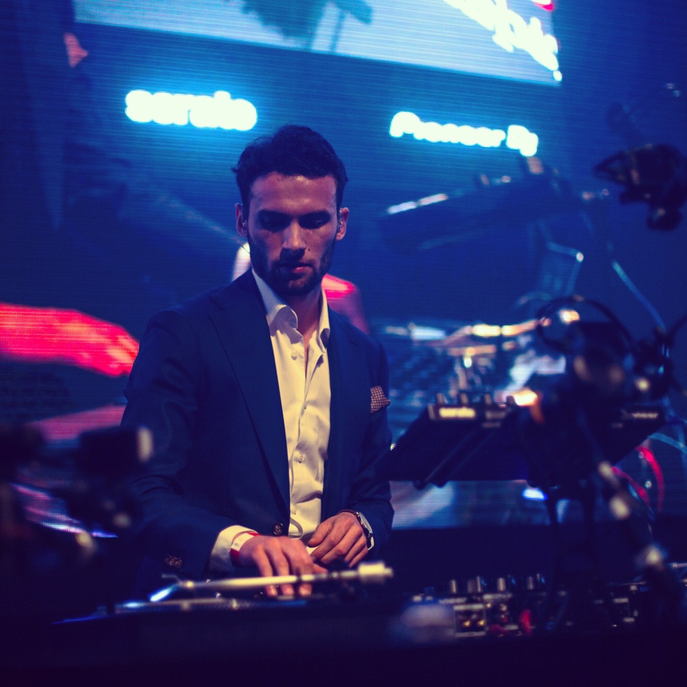 SEBASTIAN FLORIS