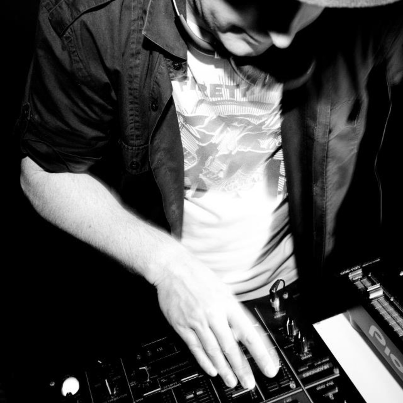 Ep.22 TwoChe Radio Show - Up North Down South Radio 24/08/12