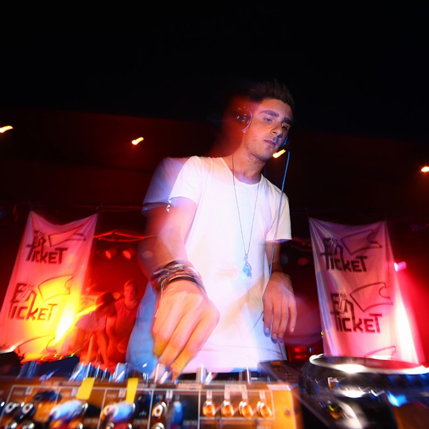 Humpday Project | 20.02.13 - Johnny Canik