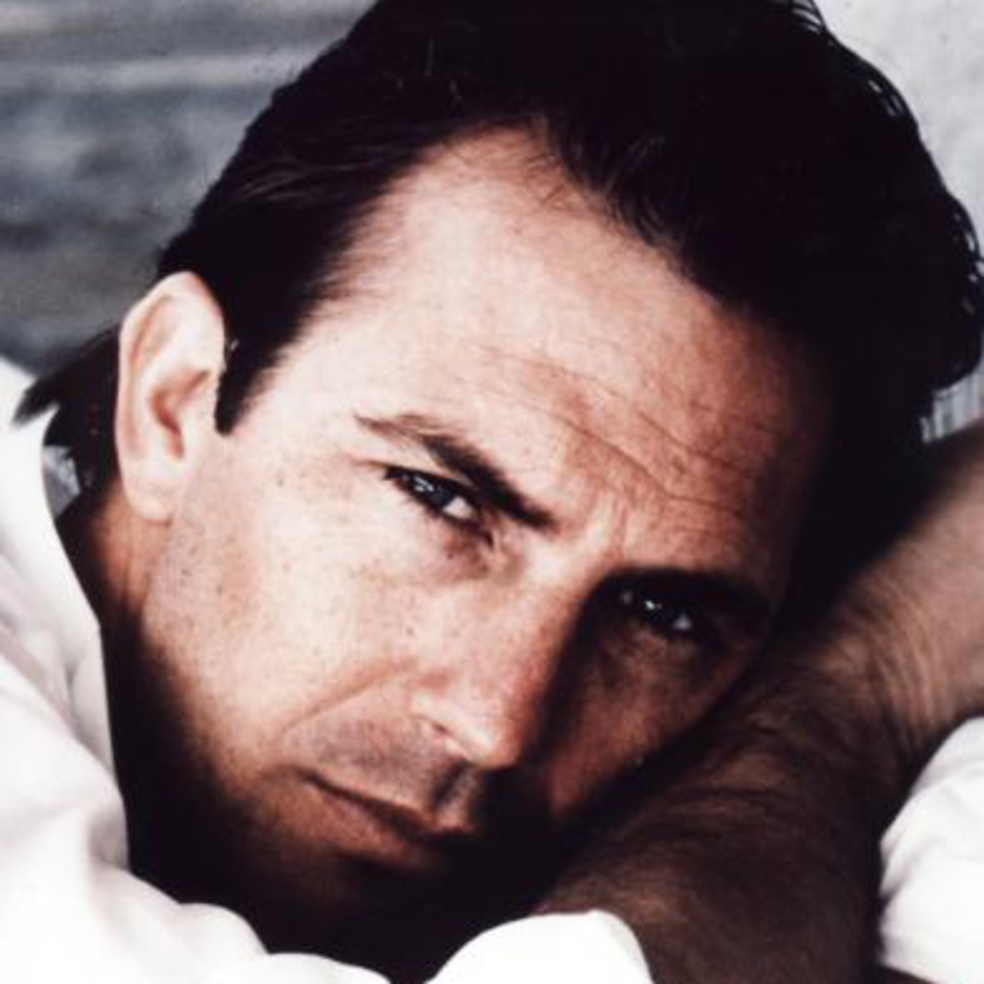 Googling for Costner, Trivia episode artwork