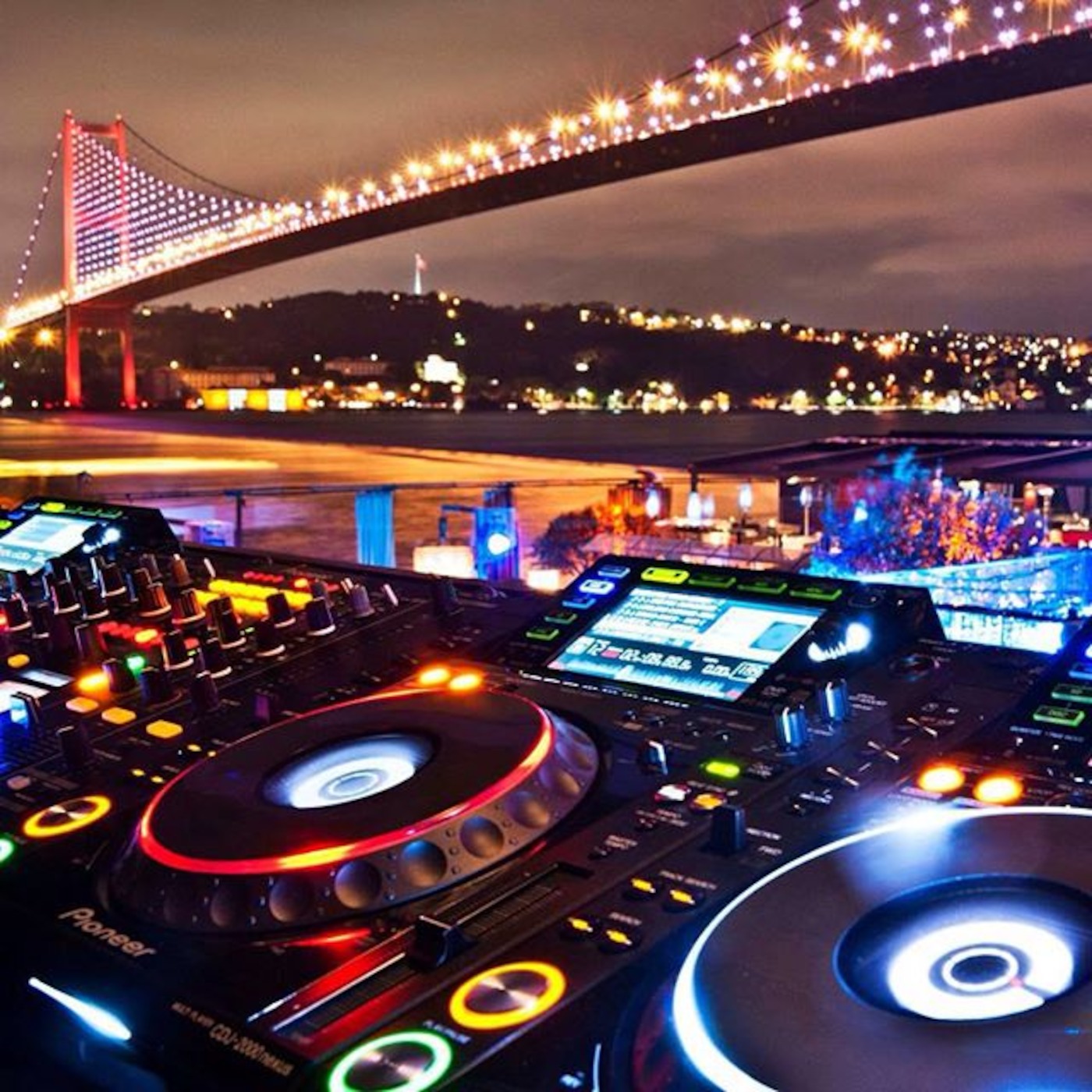 Rocking The Decks With DJ Dundee LA