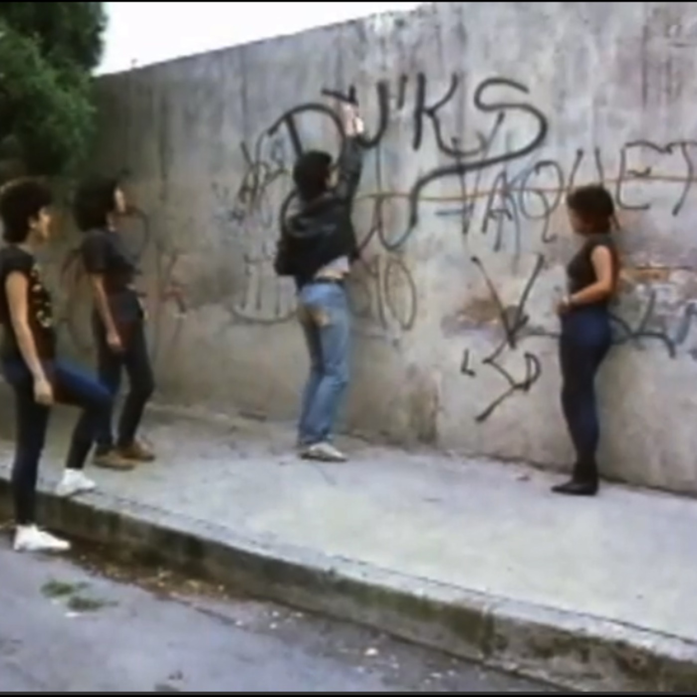 La Historia de las Bandas Unidas Kiss (BUKS) en voz de El Carlota, su líder fundador La Historia de las Bandas Unidas Kiss (BUKS) en voz de El Carlota, su líder fundador