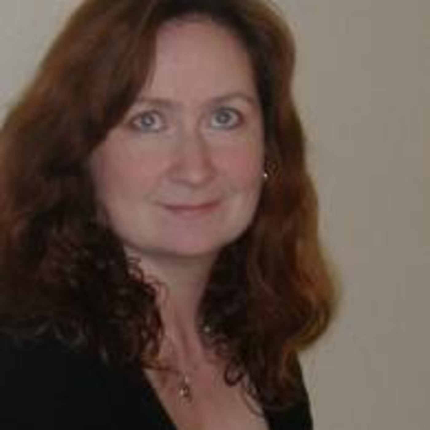 Episode 32 - Hot Leads Cold Cases Guest, Elizabeth Eagan-Cox, Ghost Genealogist & Author episode artwork