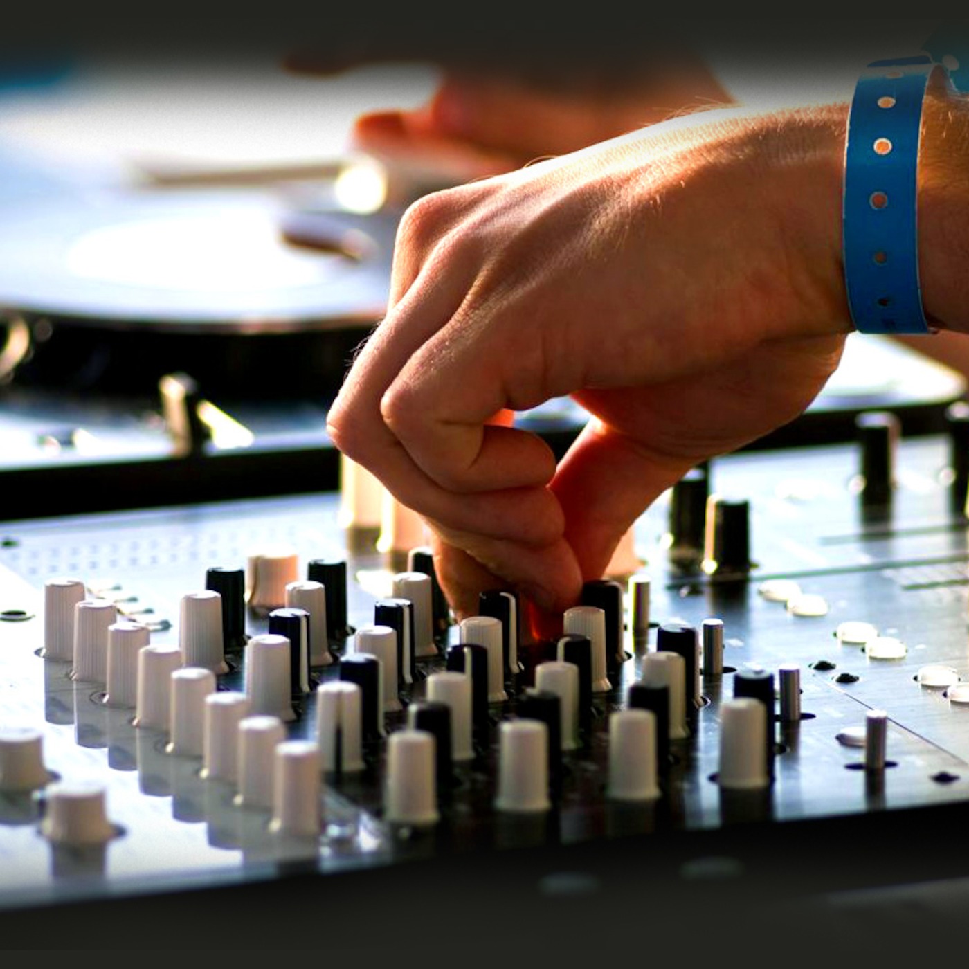 DJ BennyHy LWR Radio show Saturday 27th July 2013. Let's all do something incredible. Proper Bo!