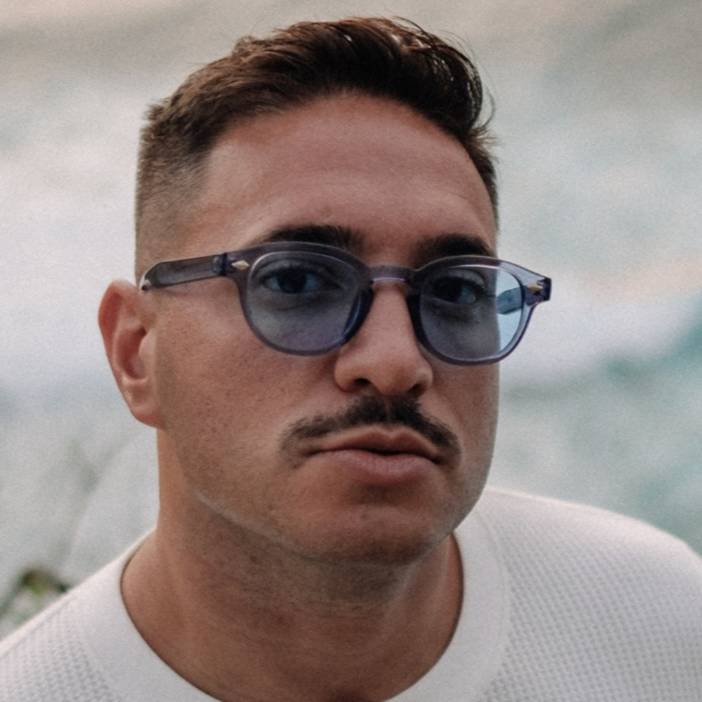 Episode 883 - House Music - Guest DJ Mix Set - Jonas Blue