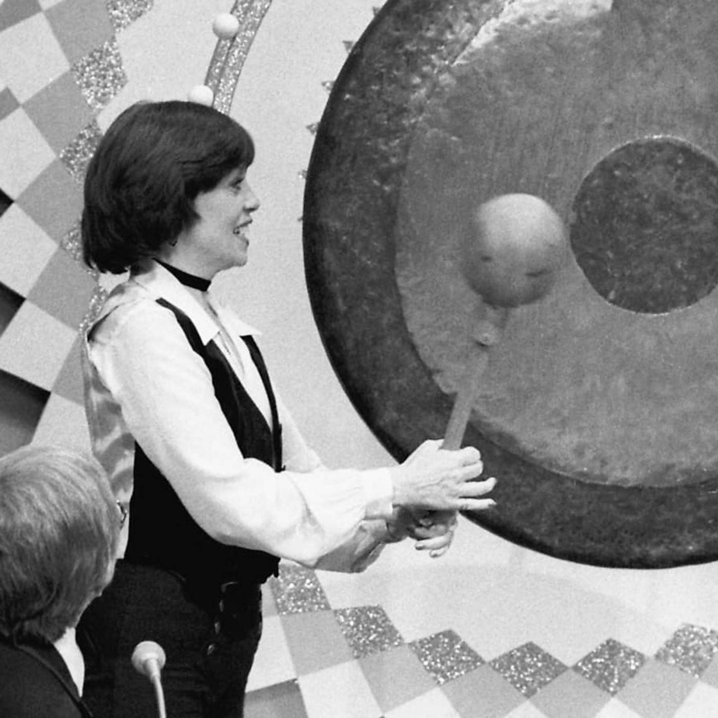 Special-Episode: Gong Show w/ Angela