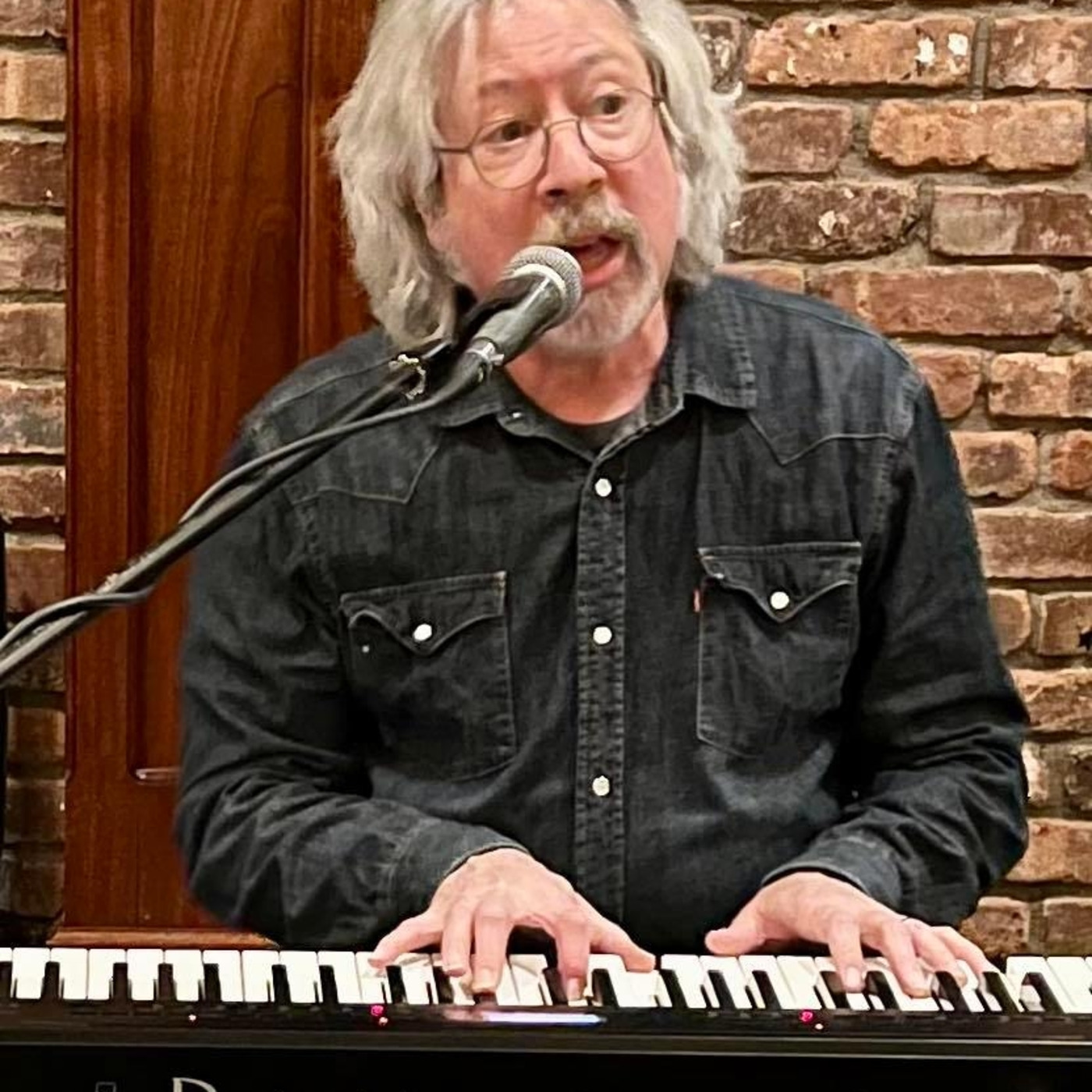 Episode 92: Fluxedo Junction Radio - 9/28/24 (Roger Silverberg)