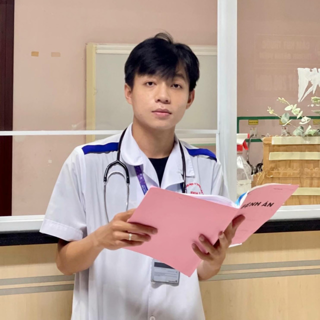 Bác sĩ Bình Minh tốt nghiệp Trường Đại học Y Dược TpHCM, đang làm tại MEDAYROI.com