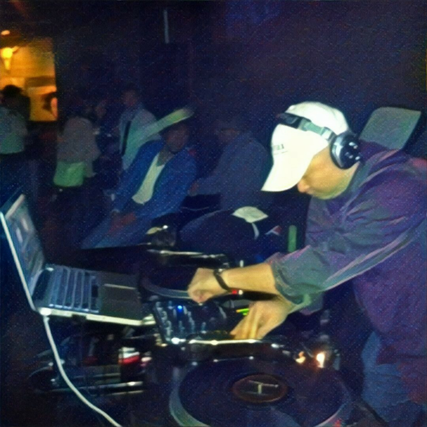 (( ( Serious Bizness )) MixOne (Strictly House Music)