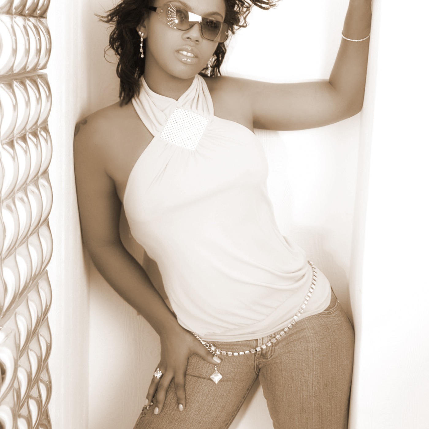 Indie Radio AM Launches Show With Special Guest UK Diva/Songstress Kyra Simone
