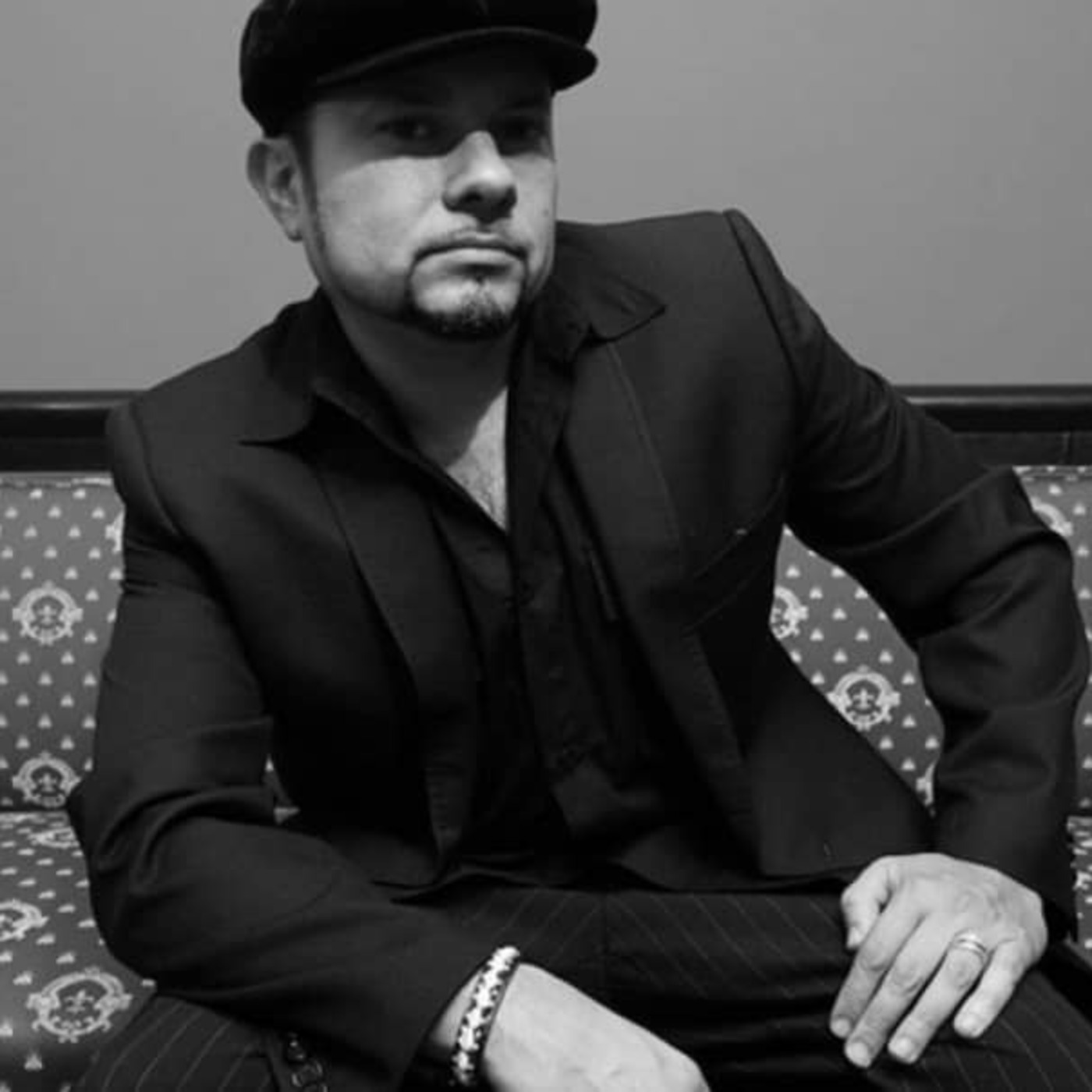[MUSIC AND WINE Radio]