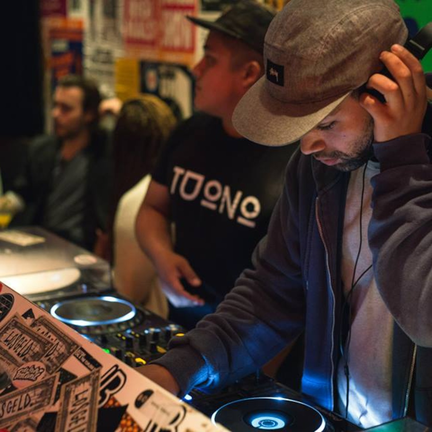 Mid Summer Grooves #002 Mixed By Dwayne Pinnock