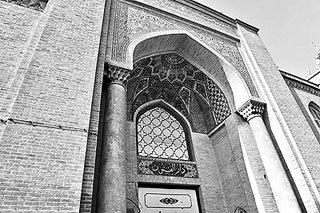 در دانشکده episode artwork