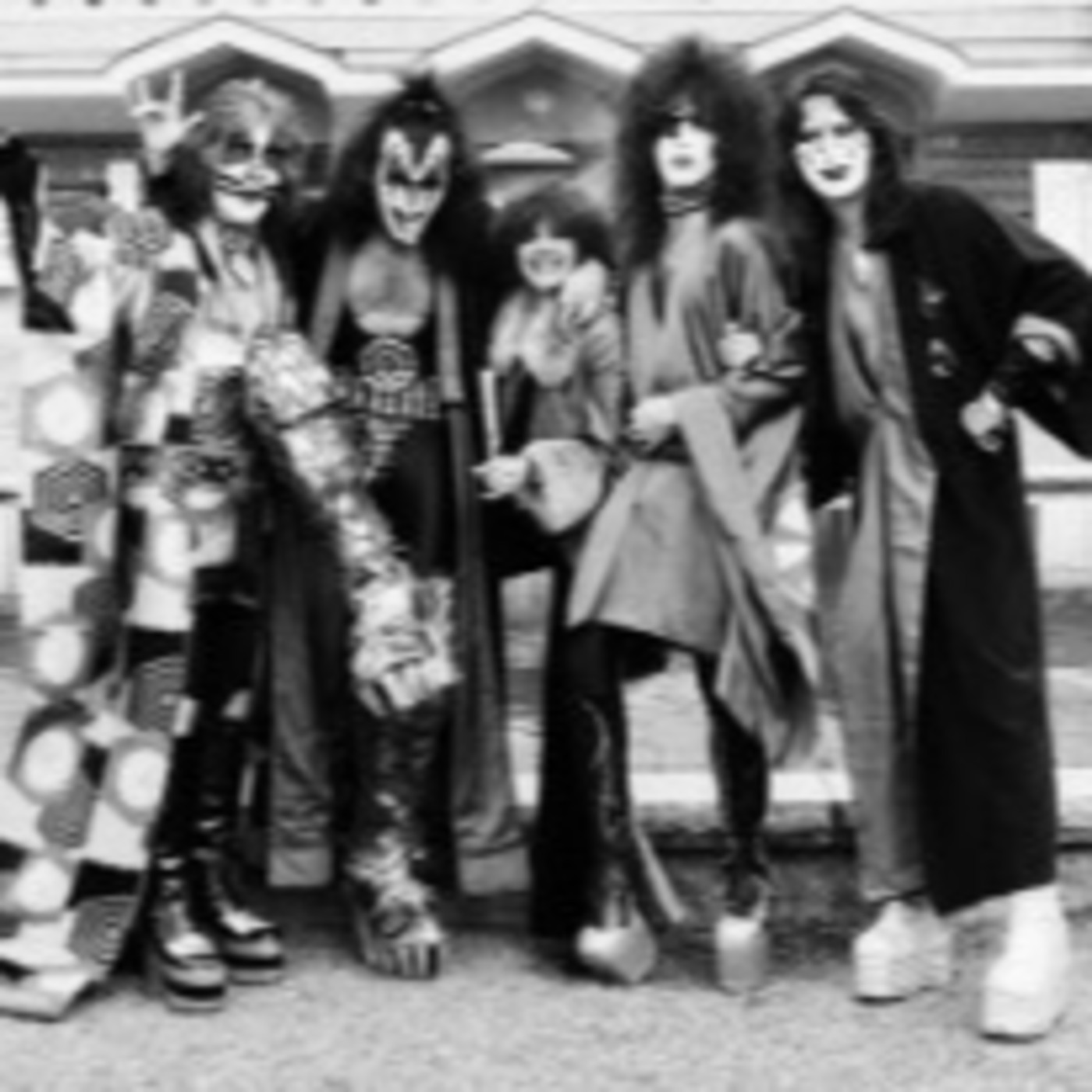 Episode 2639: Elise Krentzel ~ A Memoir  "Under My Skin"  a Teen Rock n Roll Billboard Journalist's talks Rock Hall of Fame Inductee KISS Tour n Japan;  Glam Metal & More  International Ventures