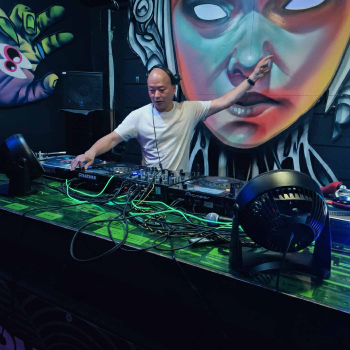 Fallen Circles, MixTwo » Strictly House Music episode artwork