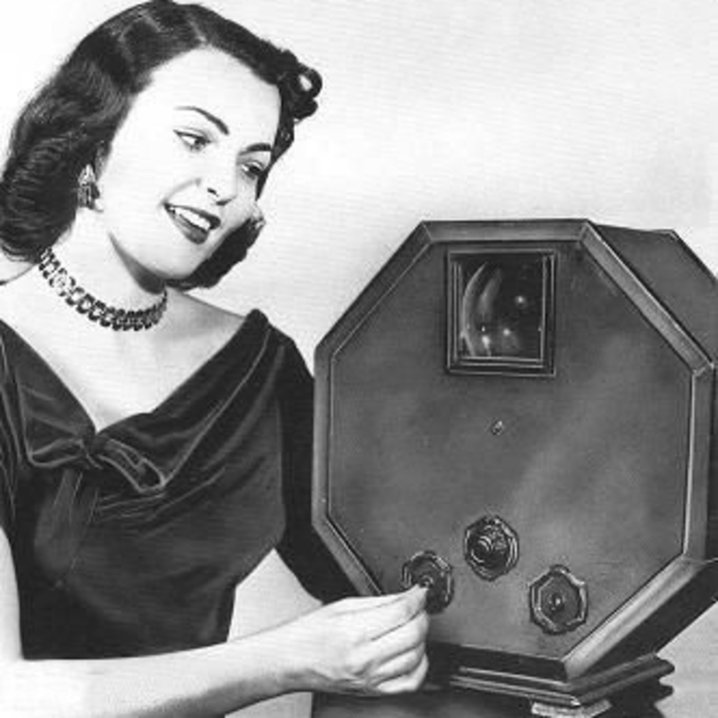Первый плоский телевизор. Телевизор октагон 1928. Octagon первый телевизор 1928. Телевизор 1928 года Octagon. Телевизор General Electric Octagon – 1928.