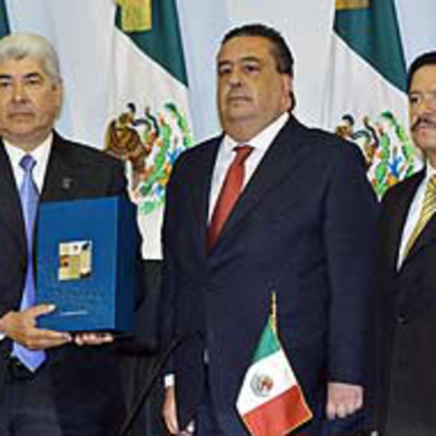 Urge un cambio de sistema político y económico para evitar estallidos sociales