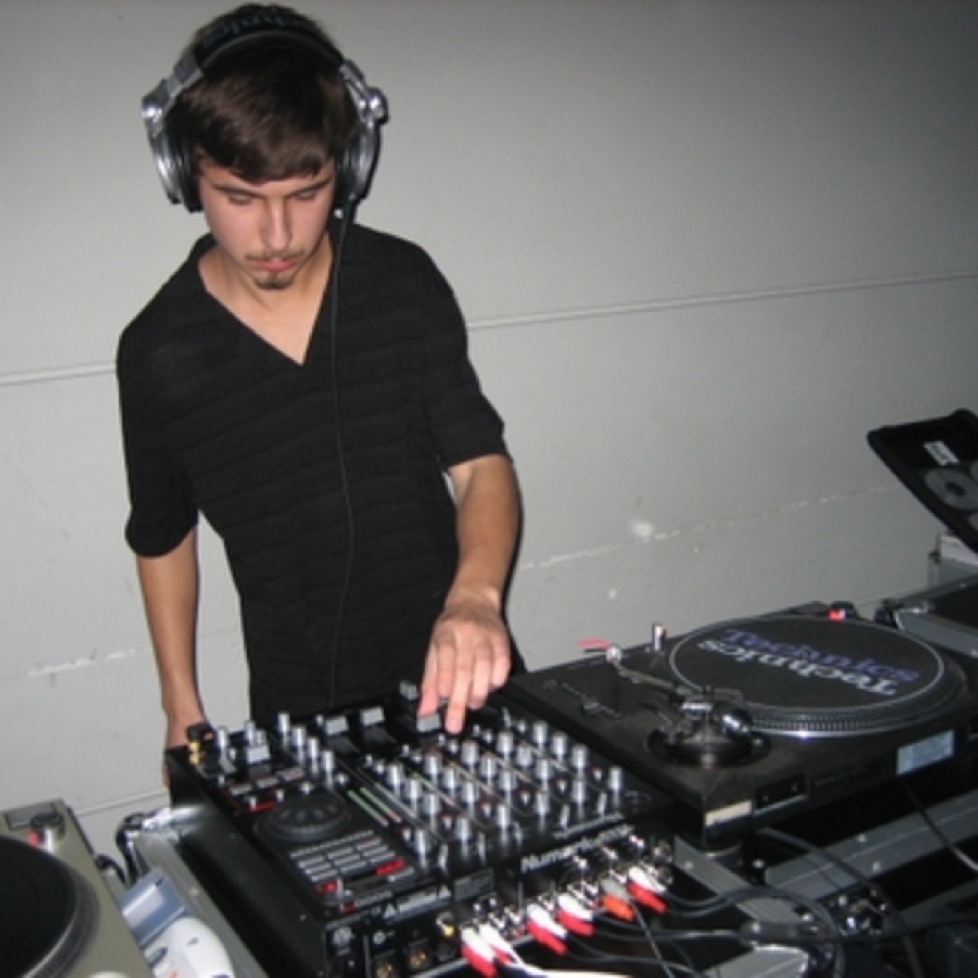 Aleksei (Sunsound/Ens) @ Mofo Bar